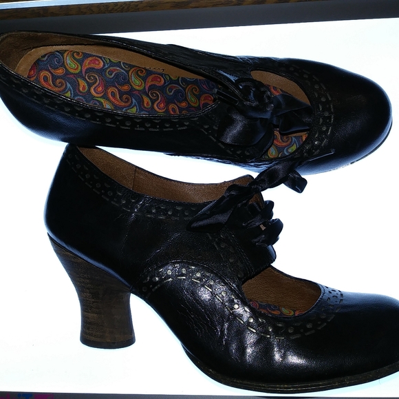 Vintage Black Leather Naya Jada Pumps - Picture 6 of 8